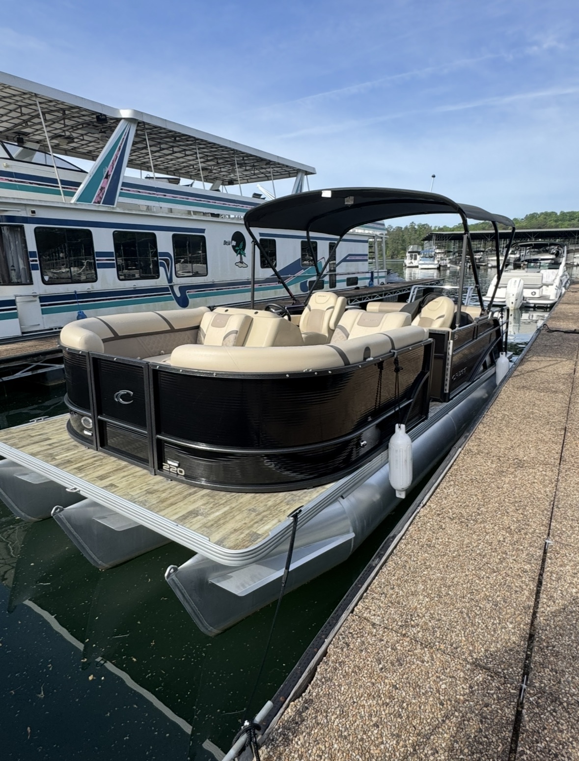 Crest Tritoon Cruise